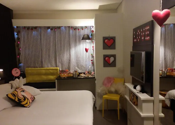 愉港市中心宜必思酒店